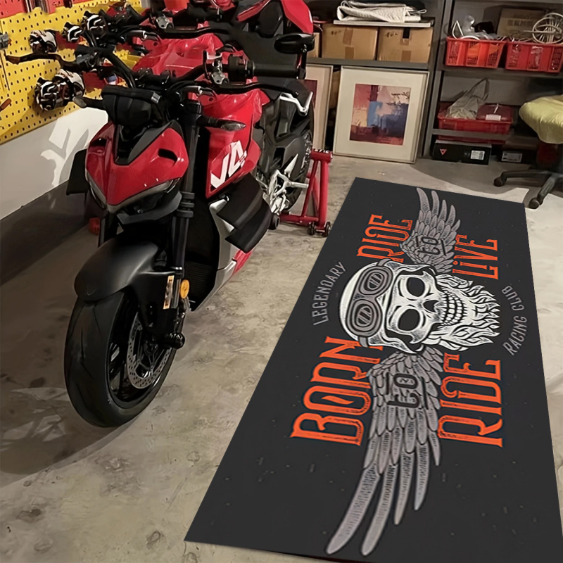 Aqua Sports Club - VIKAMA Born To Ride スカルウィングオートバイラグ、バイカーレーシングクラブガレージフロアマット、ヴィンテージレトロワークショップ装飾カーペット